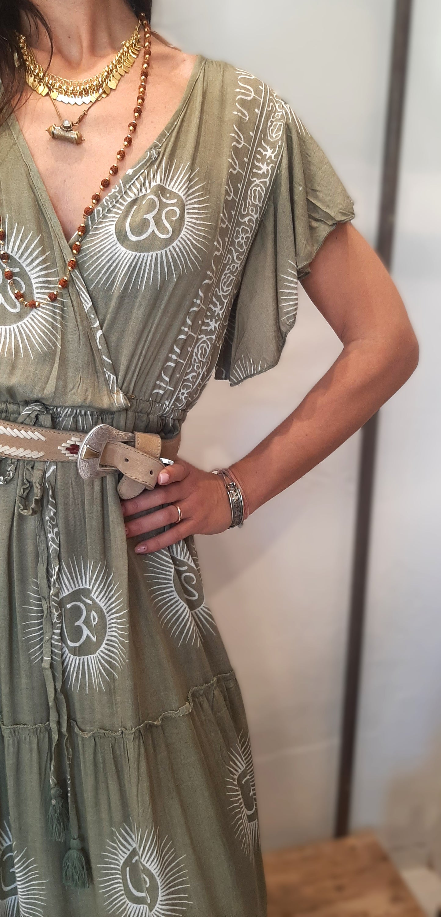 ND - Abito con balze e coulisse - verde stampa Om - Krisna